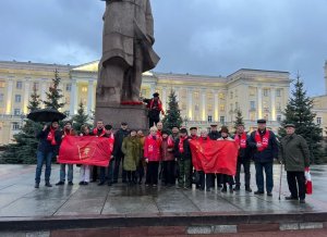 По всей стране прошли парады в честь 106 лет Великой Октябрьской Революции.