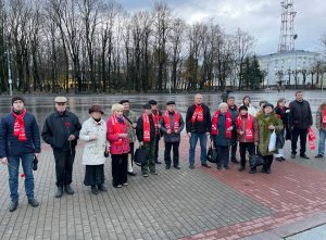 По всей стране прошли парады в честь 106 лет Великой Октябрьской Революции.