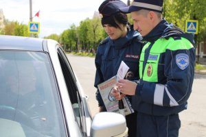 В Ярцево Смоленской области сотрудники Госавтоинспекции провели профилактическое мероприятие "Сохрани жизнь мотоциклисту"