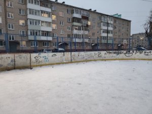 На двух хоккейных площадках "конь не валялся"