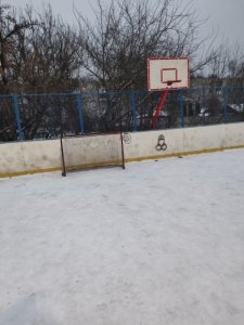 На двух хоккейных площадках "конь не валялся"