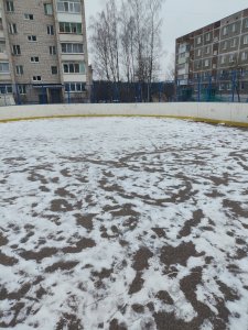 На двух хоккейных площадках "конь не валялся"